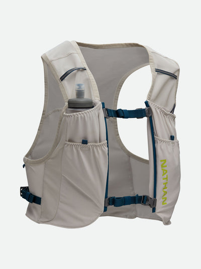 color:Vapor Grey||seo:Nathan Pinnacle FeatherLite 1.5 Liter Unisex Hydration Vest - Vapor Grey - Front of Pack