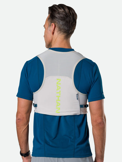 color:Vapor Grey||seo:Nathan Pinnacle FeatherLite 1.5 Liter Unisex Hydration Vest - Vapor Grey - Male Runner Back View