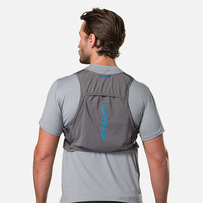 color:Charcoal/Electric Blue||seo:Nathan Pinnacle Breeze 4 Liter Unisex Hydration Race Vest - Charcoal/Electric Blue - Male Runner Back View