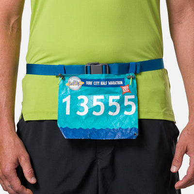color:Deep Blue/Finish Lime||seo:Nathan Marathon Waist Pack 3.0 - Deep Blue/Finish Lime - On Model - Race Number Bib Holder with for Marathons & Triathlons