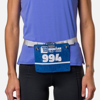color:Vapor Grey/Sailor Blue||seo:Nathan Marathon Waist Pack 3.0 - Vapor Grey/Sailor Blue - On Model - Race Number Bib Holder with for Marathons & Triathlons