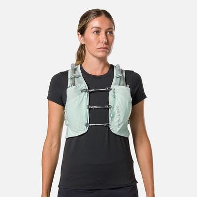 color:Surf Spray/Reflective Silver||view:SKU Image Back||seo:Nathan Pinnacle Breeze 4 Liter Women's Hydration Race Vest - Surf Spray/Reflective Silver - Female Runner Front View