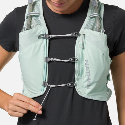 color:Surf Spray/Reflective Silver||seo:Nathan Pinnacle Breeze 4 Liter Women's Hydration Race Vest - Surf Spray/Reflective Silver - Model Adjusting Sternum Slider Cord System