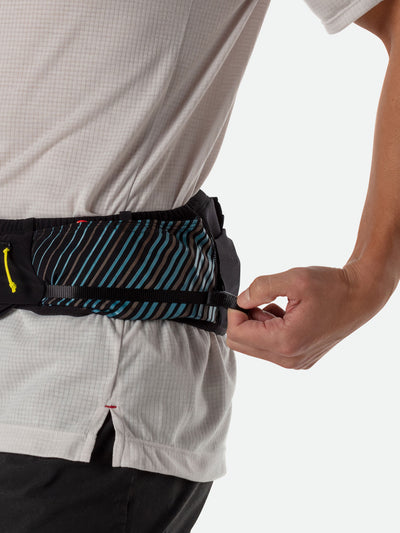 Nathan Pinnacle Belt - Black/Blue Me Away - Runner Tightening Straps on Belt